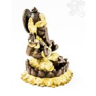 Ganesha lótuszon réz szobor, arany-bronz - 15 cm