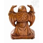 Nevető Buddha fa faragott szobor, emelt kézzel - 20 cm