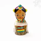 Kézzel festett hagyományos ruhás rezin figura – 12,5 cm