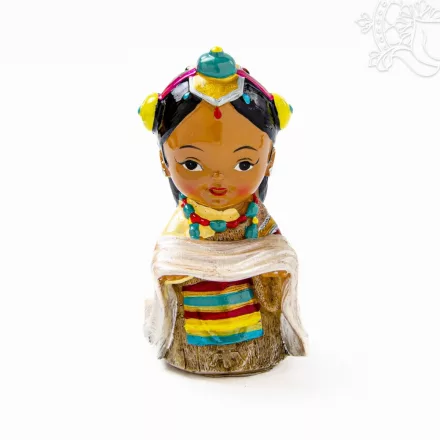 Kézzel festett hagyományos ruhás rezin figura – 12,5 cm
