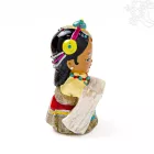 Kézzel festett hagyományos ruhás rezin figura – 12,5 cm