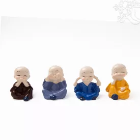 Négy kis szerzetes rezin szobor szett – 4,5 cm