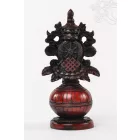 Tibeti 8 szerencsejel vörös színű rezin szobor - 17 cm