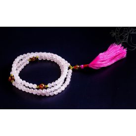   Rózsakvarc mala, vésett karneol osztóval, bojtos - a gyengéd nőiesség és érzékenység köve