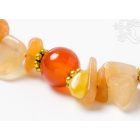 Karneol kristály és mala szemek, aranyszínű kis oszók, állítható karkötő, csuklómala