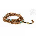Rudraksha mala, korall és lápisz berakásos, türkiz osztóval, Buddha fejjel - a legmagasabb tudás és szellemi kitartás segítője