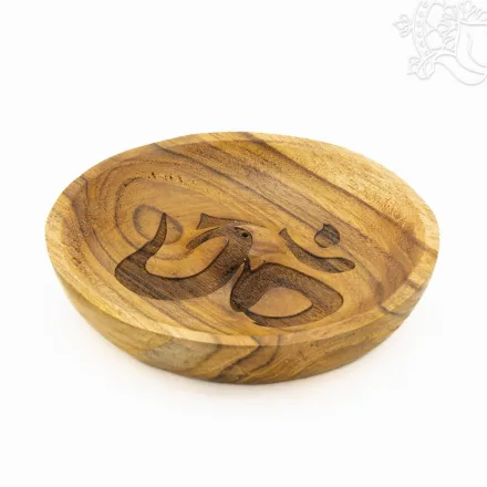 Kerek teak fa füstölő égető OM motívummal – 10 cm