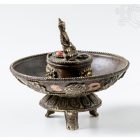 Kerek nyitott füstölő égető a tibeti 8 szerencsejellel, Mahakálával és Buddhával