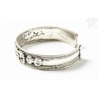 Ezüst színű karkötő mantrával