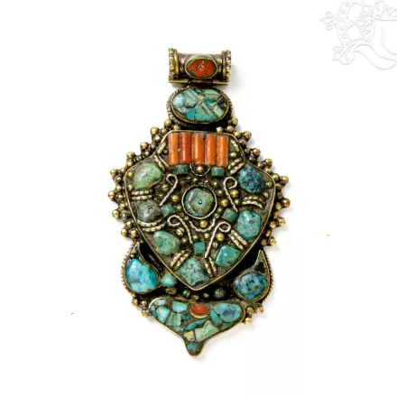 Türkiz és korall díszítésű tibeti medál – 8 cm