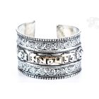 Filigrán karkötő mantrával, széles