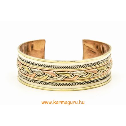 Három fémes karkötő fonott mintával