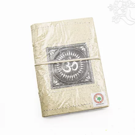 Notesz OM szimbólummal – 12 × 18 cm