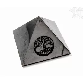 Shungit energetizáló piramis életfa mintával - 10x10 cm