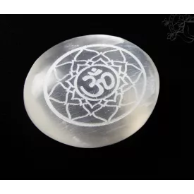 Szelenit kristály korong - Om mandala