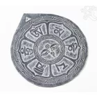 Sziklából faragott falidísz, Om Mani Padme Hum mantrával, Buddha szemmel