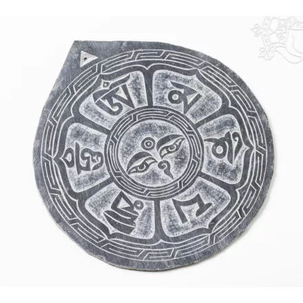 Sziklából faragott falidísz, Om Mani Padme Hum mantrával, Buddha szemmel