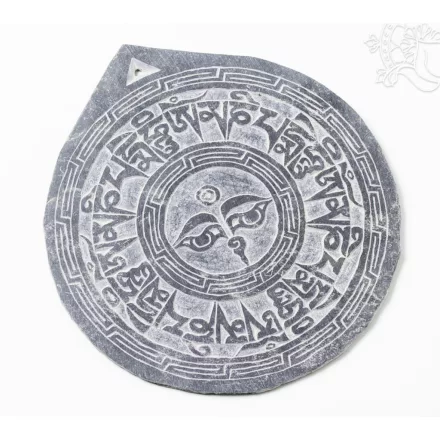 Sziklából faragott falidísz, Om Mani Padme Hum mantrával, Buddha szemmel