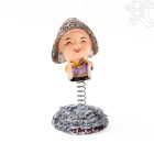 Tibeti népviseletű autós figura – 7 cm